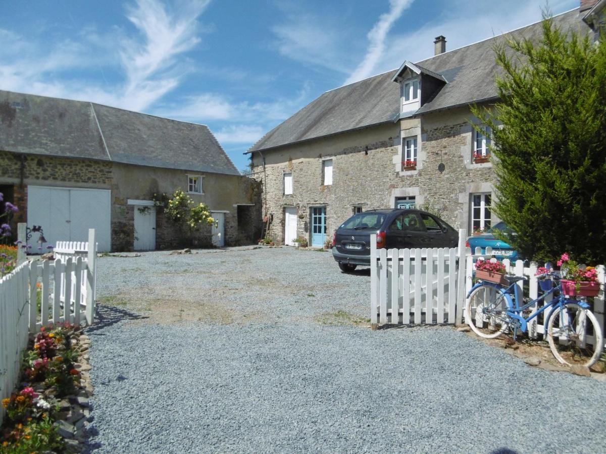 Bed and Breakfast La Bicyclette Bleue Montpinchon Екстер'єр фото