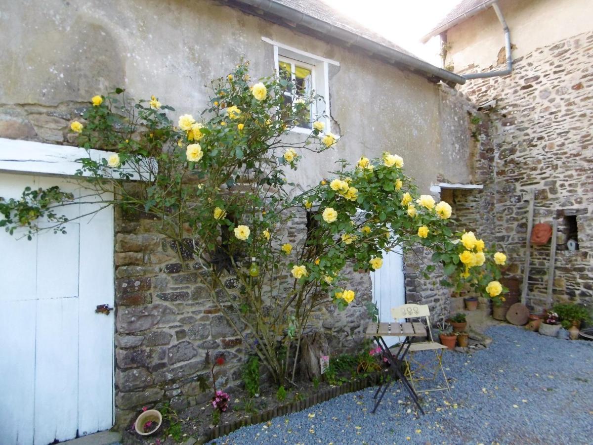Bed and Breakfast La Bicyclette Bleue Montpinchon Екстер'єр фото