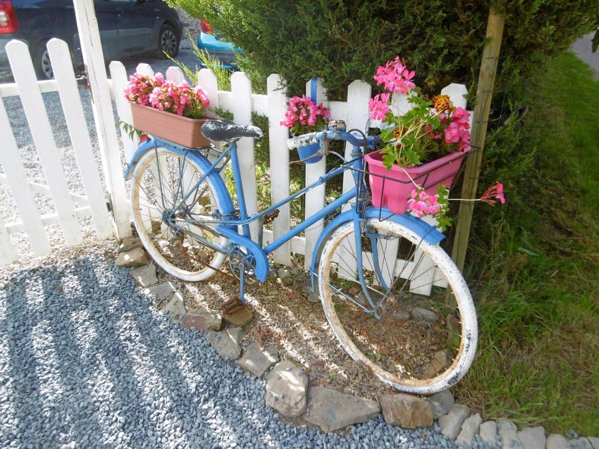 Bed and Breakfast La Bicyclette Bleue Montpinchon Екстер'єр фото