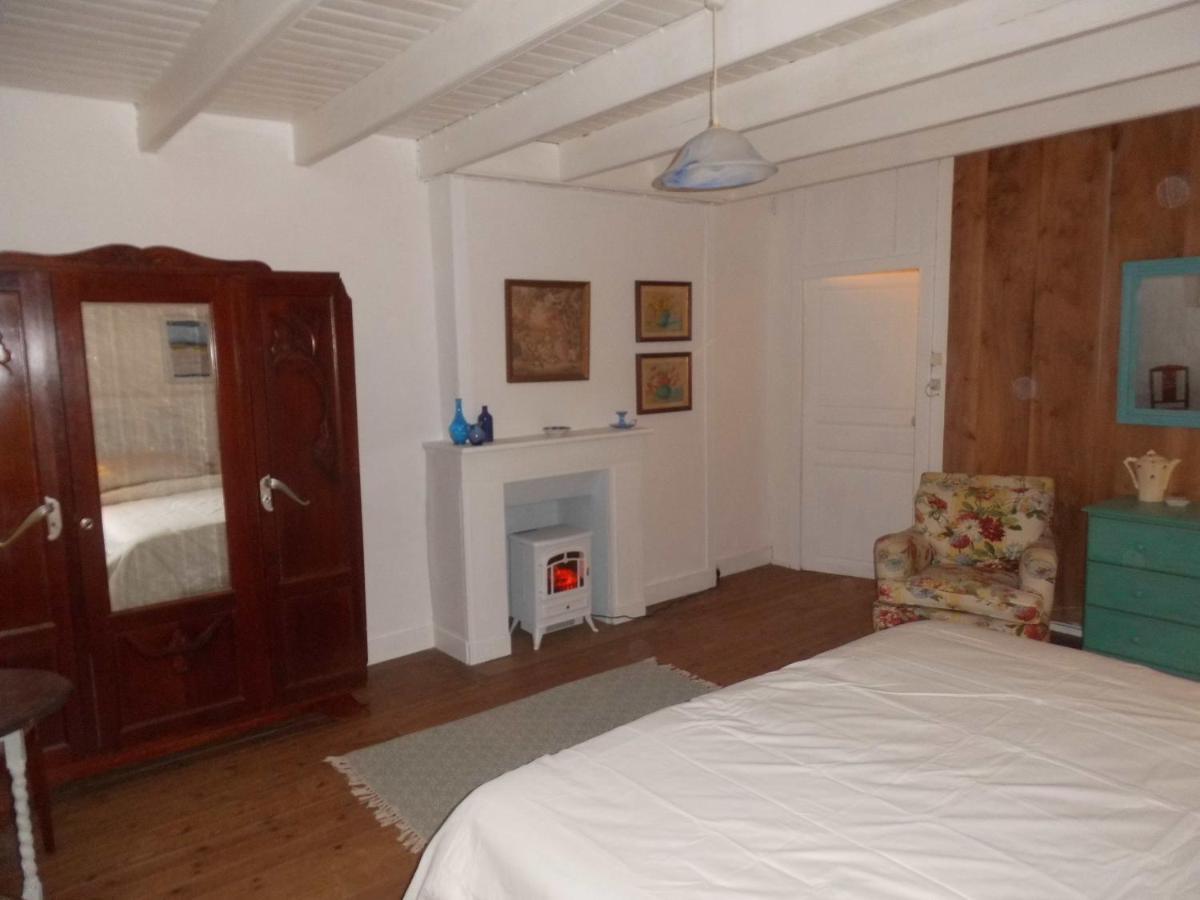 Bed and Breakfast La Bicyclette Bleue Montpinchon Екстер'єр фото