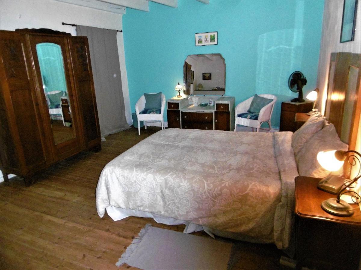 Bed and Breakfast La Bicyclette Bleue Montpinchon Екстер'єр фото