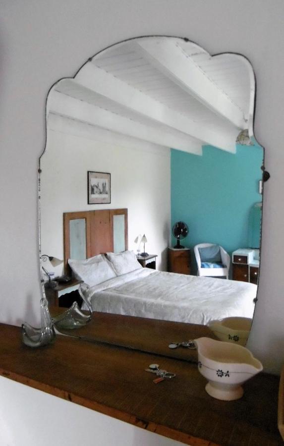 Bed and Breakfast La Bicyclette Bleue Montpinchon Екстер'єр фото
