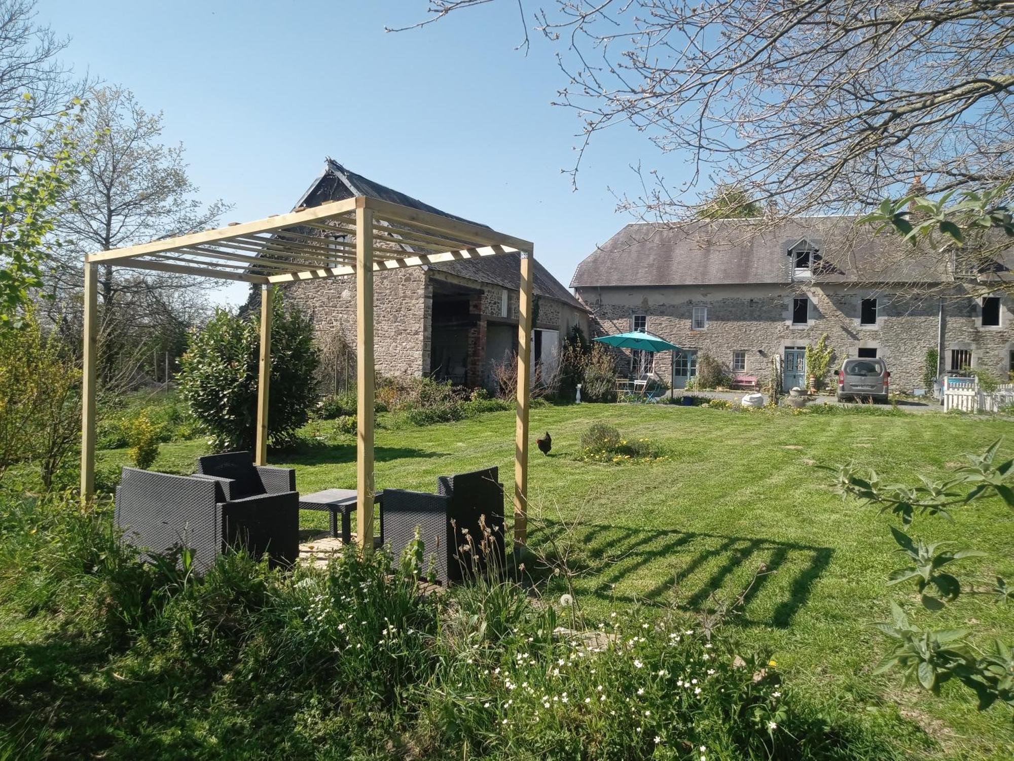 Bed and Breakfast La Bicyclette Bleue Montpinchon Екстер'єр фото